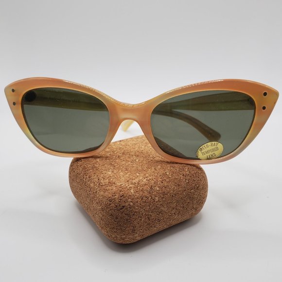 Vintage NOS Holiday 311 Cats Eye Sunglasses (with vintage case!) - Picture 2 of 14